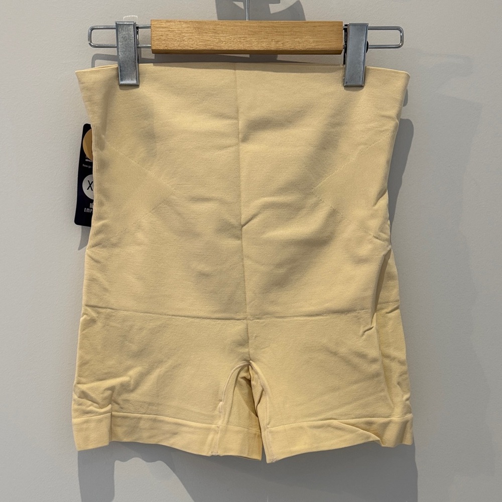 Shapermint Women's Cream Bike Shorts